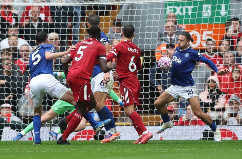 Laga Derby Merseyside antara Liverpool melawan Everton di Stadion Anfield pada Sabtu (20/9) malam WIB. (REUTERS/David Klein) Laga Derby Merseyside antara Liverpool melawan Everton di Stadion Anfield pada Sabtu (20/9) malam WIB. (REUTERS/David Klein)