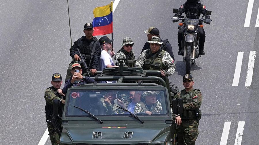 Pemerintah Venezuela pada Sabtu (20/9) kemarin menggelar pelatihan mlitier selama satu hari bagi warga sipil, (REUTERS/Leonardo Fernandez Viloria)