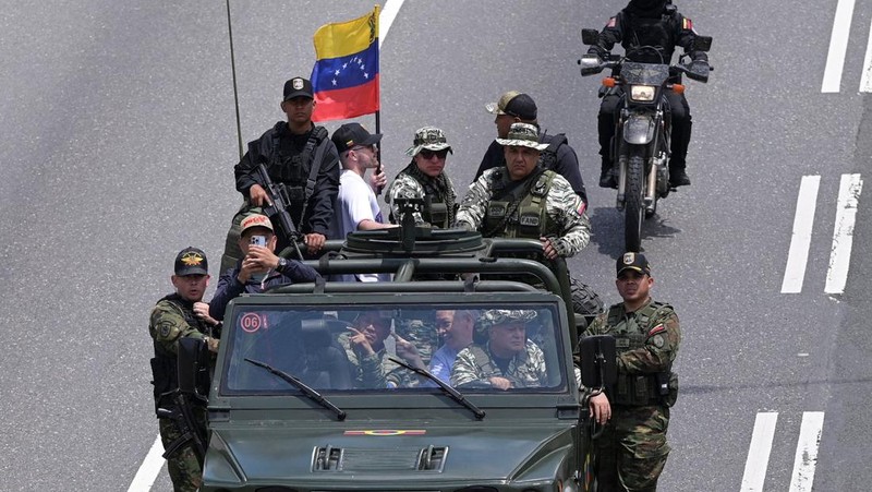 Pemerintah Venezuela pada Sabtu (20/9) kemarin menggelar pelatihan mlitier selama satu hari bagi warga sipil, (REUTERS/Leonardo Fernandez Viloria)