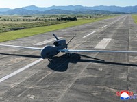 Potret Kim Jong-un Pamer Drone Tempur, AS-NATO Waswas?
