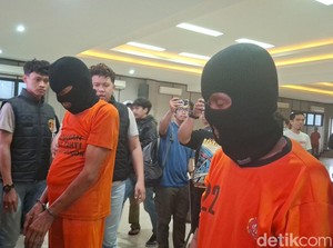 Penampakan 2 Kakek Partner in Crime Cabuli 2 Bocah Bogor Kini Berbaju Tahanan