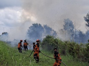 Petugas Optimalkan Pemadaman Karhutla di Ogan Ilir, 2 Heli Dikerahkan