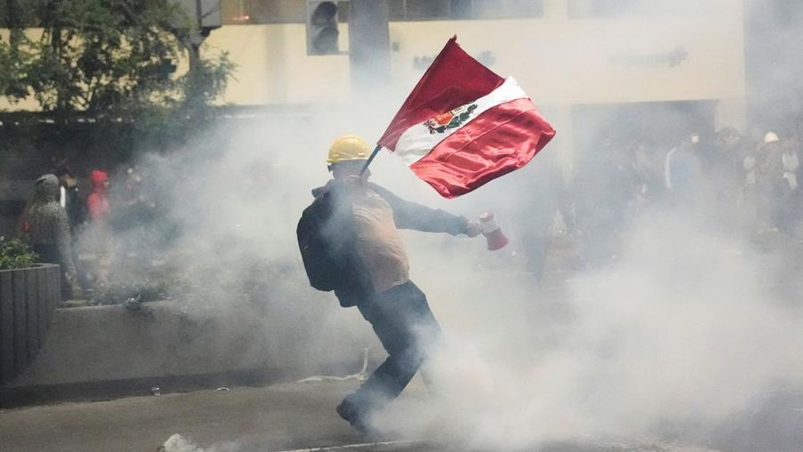 Protes terhadap pemerintahan Presiden Peru Dina Boluarte, Sabtu (20/9/2025). (REUTERS/Sebastian Castaneda)