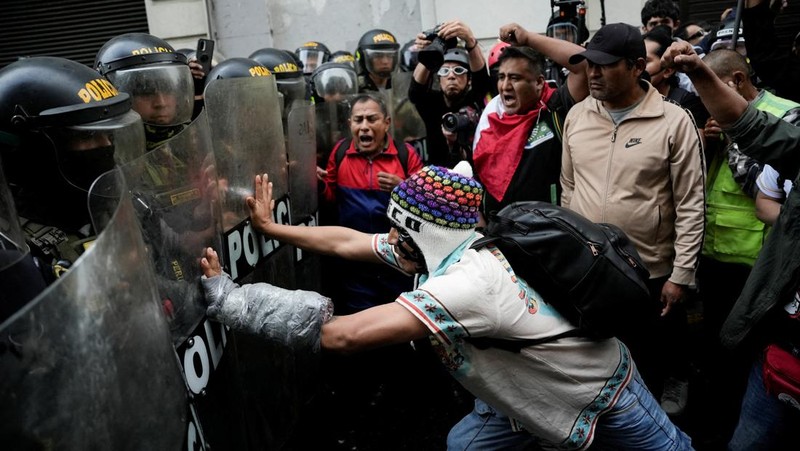Protes terhadap pemerintahan Presiden Peru Dina Boluarte, Sabtu (20/9/2025). (REUTERS/Sebastian Castaneda)