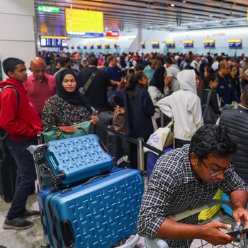 Serangan Siber Ganggu Bandara London, Penumpang Menyemut Antre Chek-in