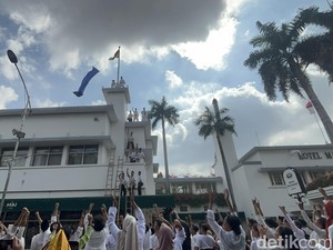 Meriahnya Teatrikal Perobekan Bendera di Hotel Yamato Surabaya