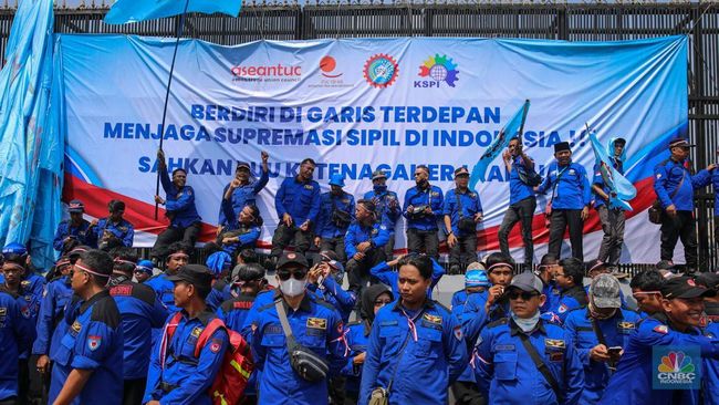 Potret Terbaru Demo Buruh di Depan Gedung DPR, Ini 5 Tuntutan Utamanya