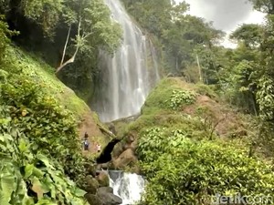Menaklukan Rintangan Adrenalin Sebelum Lihat Pemandangan Asri di Curup Karang