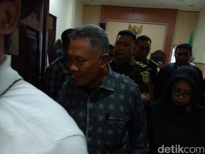 Eks Bupati Lobar Terdakwa Korupsi LCC Dituntut 10,5 Tahun Penjara