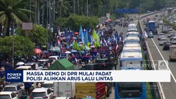 Video: Massa Demo di DPR Mulai Padat, Polisi Alihkan Arus Lalu Lintas