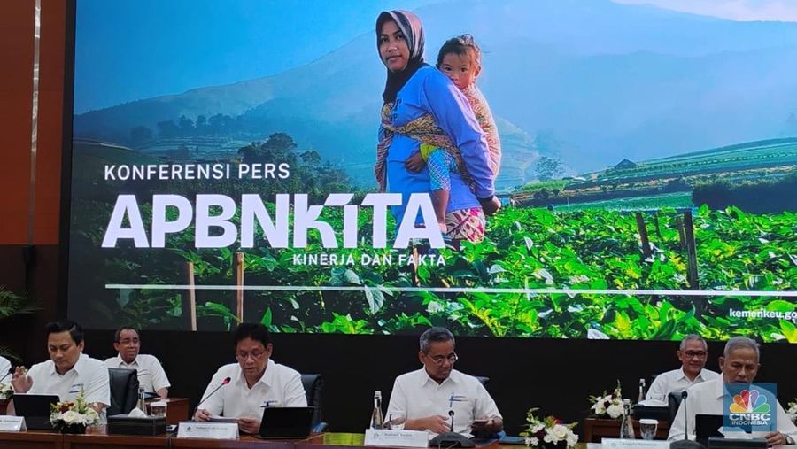 Menteri Keuangan (Menkeu), Purbaya Yudhi Sadewa dan jajaran melakukan konferensi pers APBNKITA di Jakarta, Senin (22/9/2025). (CNBC Indonesia/Arrijal Rachman)
