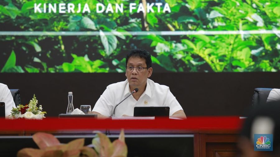 Menteri Keuangan Purbaya Yudhi Sadewa dalam memberi pemaparan APBN Kita di Kantor kementerian Keuangan, Jakarta, Senin, (22/9/2025). (CNBC Indonesia/Muhammad Sabki)