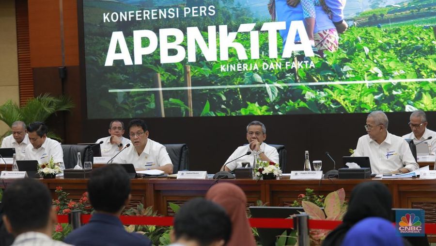 Menteri Keuangan Purbaya Yudhi Sadewa dalam memberi pemaparan APBN Kita di Kantor kementerian Keuangan, Jakarta, Senin, (22/9/2025). (CNBC Indonesia/Muhammad Sabki)
