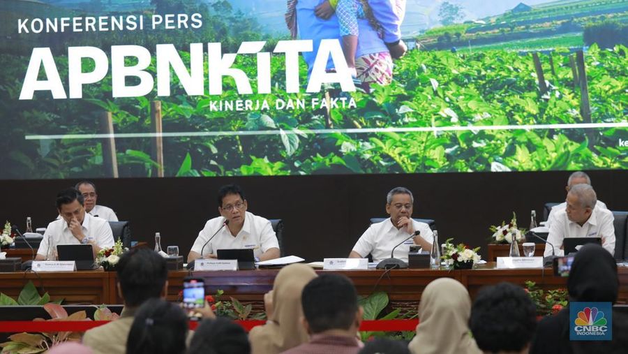 Menteri Keuangan Purbaya Yudhi Sadewa dalam memberi pemaparan APBN Kita di Kantor kementerian Keuangan, Jakarta, Senin, (22/9/2025). (CNBC Indonesia/Muhammad Sabki)