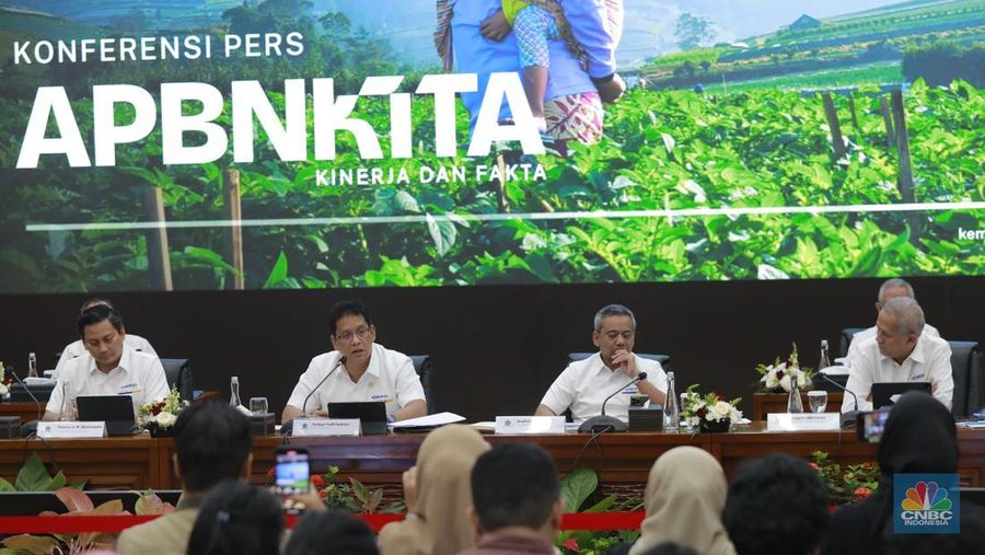 Menteri Keuangan Purbaya Yudhi Sadewa dalam memberi pemaparan APBN Kita di Kantor kementerian Keuangan, Jakarta, Senin, (22/9/2025). (CNBC Indonesia/Muhammad Sabki)