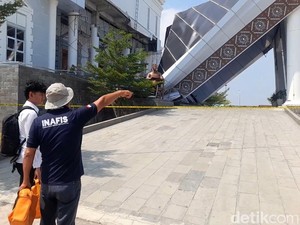 Video: Sederet Fakta Ambruknya Atap Teras Gedung KPT Brebes