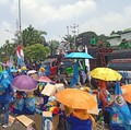 Bawa 3 Tuntutan, Aksi Demo Buruh di depan DPR Diwarnai Selawatan Badar