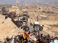 Jalan Kaki-Bawa Gerobak, Ribuan Warga Palestina Pulang ke Rumah