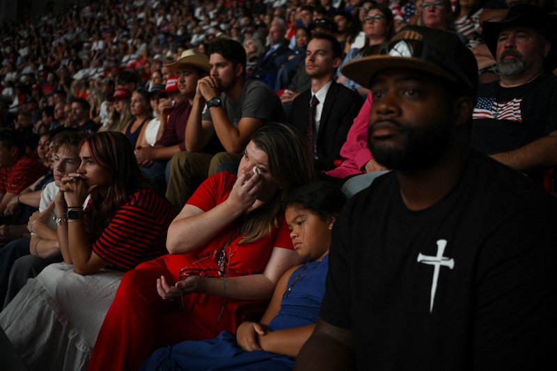 Presiden AS Donald Trump muncul di panggung selama upacara peringatan untuk komentator konservatif yang terbunuh Charlie Kirk di Stadion State Farm, di Glendale, Arizona, AS, 21 September 2025. Presiden AS Donald Trump muncul di panggung selama upacara peringatan untuk komentator konservatif yang terbunuh Charlie Kirk di Stadion State Farm, di Glendale, Arizona, AS, 21 September 2025. (REUTERS/Daniel Cole)