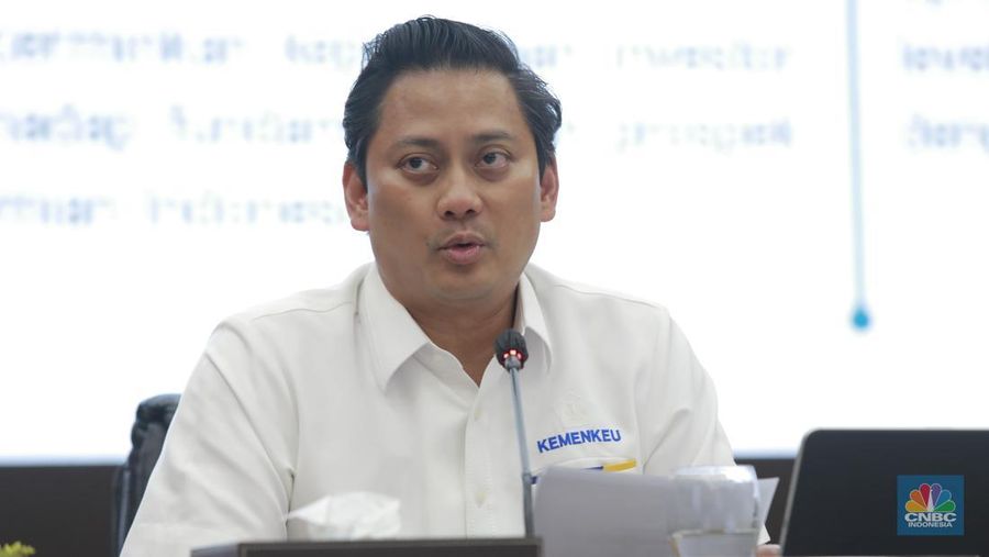 Wakil Menteri Keuangan Indonesia Thomas Djiwandono dalam memberi pemaparan APBN Kita di Kantor kementerian Keuangan, Jakarta, Senin, (22/9/2025). (CNBC Indonesia/Muhammad Sabki)