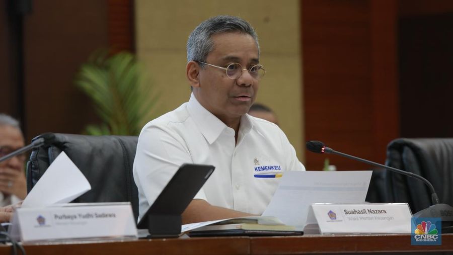 Wakil Menteri Keuangan, Suahasil Nazara dalam memberi pemaparan APBN Kita di Kantor kementerian Keuangan, Jakarta, Senin, (22/9/2025). (CNBC Indonesia/Muhammad Sabki)