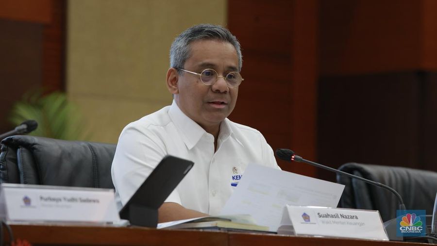 Wakil Menteri Keuangan, Suahasil Nazara dalam memberi pemaparan APBN Kita di Kantor kementerian Keuangan, Jakarta, Senin, (22/9/2025). (CNBC Indonesia/Muhammad Sabki)