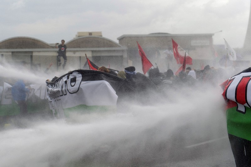 Demonstrasi dan kerusuhan berdarah meletus di seluruh Italia untuk mendukung Palestina dan menentang serangan militer Israel di Gaza, Selasa (22/9/2025). (REUTERS/Claudia Greco)