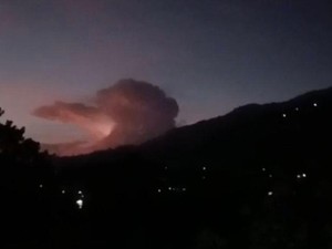 Heboh Kilat di Gunung Guntur dan Papandayan, Ternyata Ini Penyebabnya
