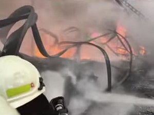 Video Gudang Pipa di Tanjung Priok Terbakar, 80 Personel Damkar Diterjunkan