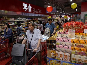 Warga Hong Kong Borong Indomie Jelang Dilanda Topan Ragasa
