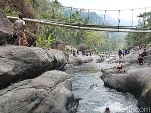 Kali Rabunan, Sungai Jernih dengan Bebatuan Vulkanik di Kaki Gunung Argopuro