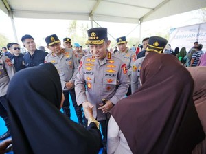 GPM Polri di Semarang, Kapolri Salurkan 6 Ton Beras SPHP untuk Masyarakat