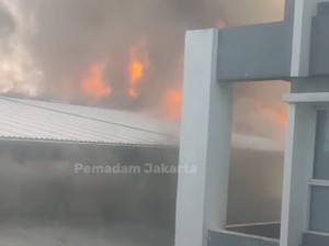 Gudang Karpet di Priok Terbakar Akibat Korsleting, Kerugian Capai Rp 2,5 M