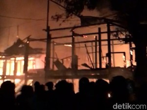 Kebakaran Hebat Hanguskan 5 Rumah di Parepare, Kakek dan Cucu Tewas Terjebak
