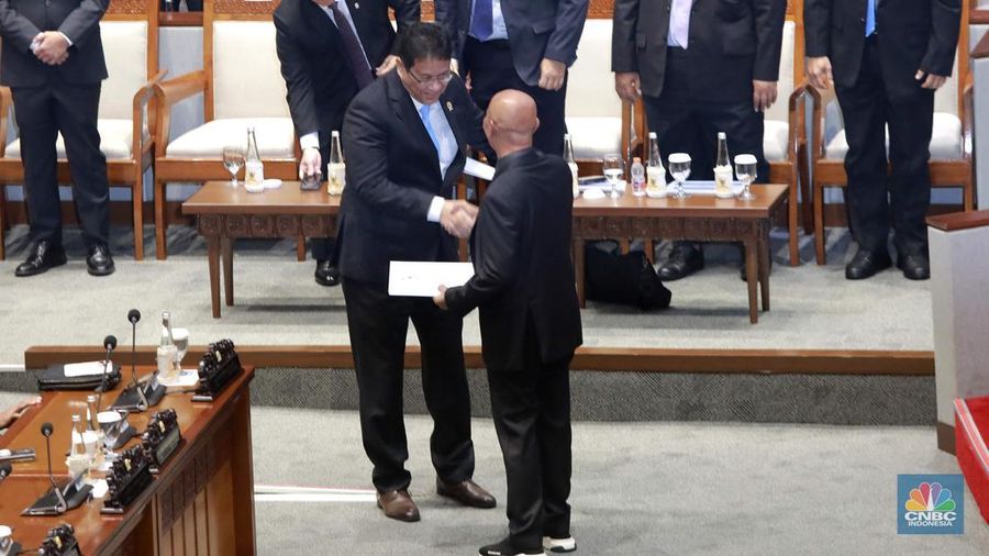 Ketua Badan Anggaran DPR RI, MH Said Abdullah dan Menteri Keuangan RI, Purbaya Yudhi Sadewa Dalam Rapat Paripurna DPR  RI, ke-5 Masa Persidangan 1 Tahun Sidang 2025-2026 di Gedung DPR/MPR RI, Senayan, Jakarta, Selasa (23/9/2025). (CNBC Indonesia/Muha