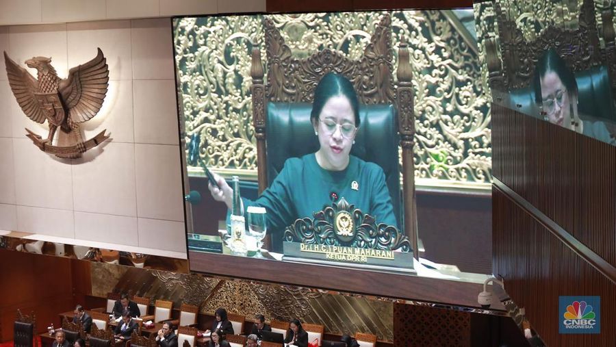 Ketua DPR RI Puan Maharani dalam Rapat Paripurna DPR  RI, ke-5 Masa Persidangan 1 Tahun Sidang 2025-2026 di Gedung DPR/MPR RI, Senayan, Jakarta, Selasa (23/9/2025). (CNBC Indonesia/Muhammad Sabki)