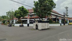 Ada Makam Tua Unik di Tengah Jalan Ragasemangsang Purwokerto, Kuburan Siapa?