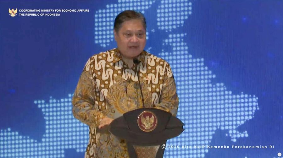 Menko Perekonomian, Airlangga Hartarto menyampaikan paparan dalam Pernyataan Bersama soal Kesimpulan Substansial Indonesia IEU-CEPA, di Bali, Selasa (23/9/2025). (Tangkapan Layar Youtube/PerekonomianRI)