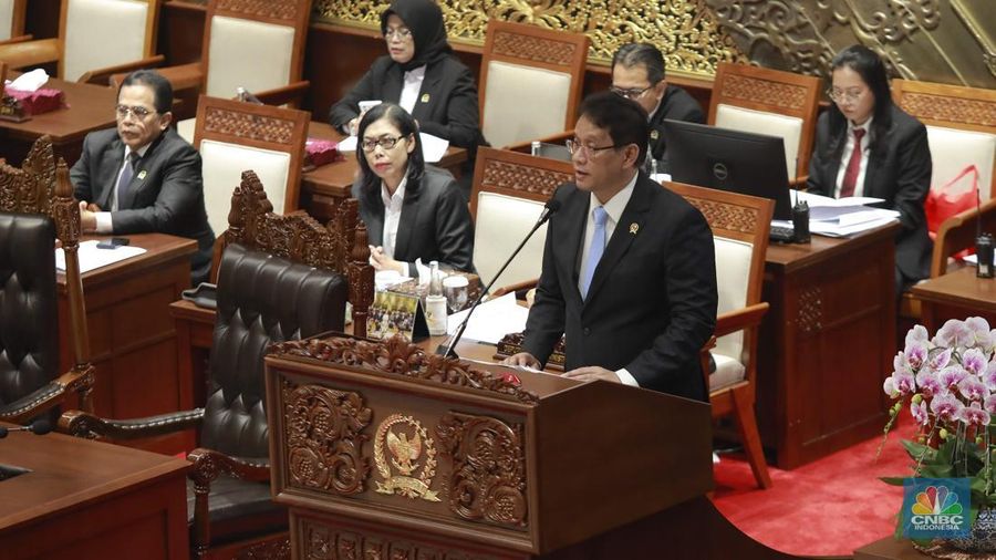 Menteri Keuangan RI, Purbaya Yudhi Sadewa dalam Rapat Paripurna DPR  RI, ke-5 Masa Persidangan 1 Tahun Sidang 2025-2026 di Gedung DPR/MPR RI, Senayan, Jakarta, Selasa (23/9/2025). (CNBC Indonesia/Muhammad Sabki)