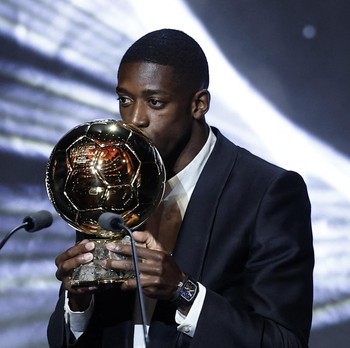 Potret Ousmane Dembele Berkaca-kaca saat Angkat Trofi Ballon d'Or 2025