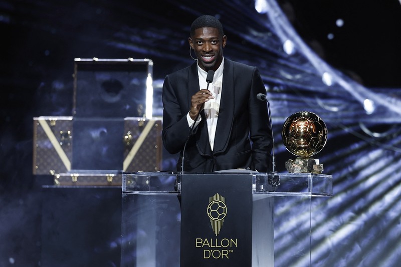Ousmane Dembélé dari Paris Saint-Germain menyampaikan pidato usai meraih Ballon d’Or putra di Theatre du Chatelet, Paris, Senin (22/9/2025). Ousmane Dembélé dari Paris Saint-Germain menyampaikan pidato usai meraih Ballon d’Or putra di Theatre du Chatelet, Paris, Senin (22/9/2025). (REUTERS/Benoit Tessier)
