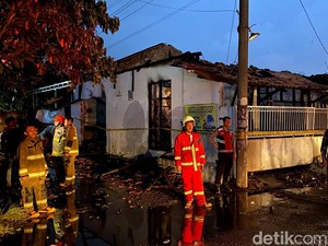 Rumah dan Gudang Alat Pesta di Buahbatu Bandung Terbakar