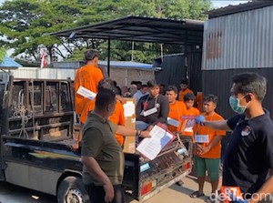 Polisi Rekonstruksi Kasus Pembakaran DPRD Makassar-Ojol Tewas Dikeroyok