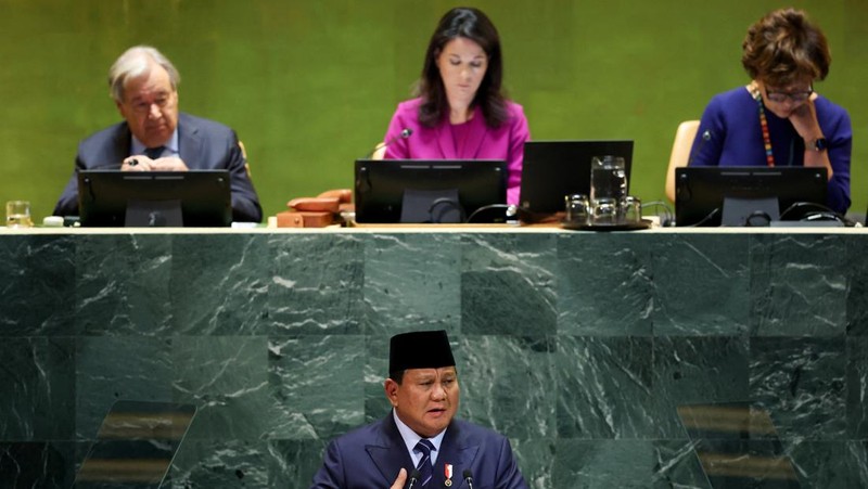 Presiden Indonesia Prabowo Subianto berpidato di Sidang Umum Perserikatan Bangsa-Bangsa ke-80 di Markas Besar PBB di New York, AS, 23 September 2025. (REUTERS/MIKE SEGAR)