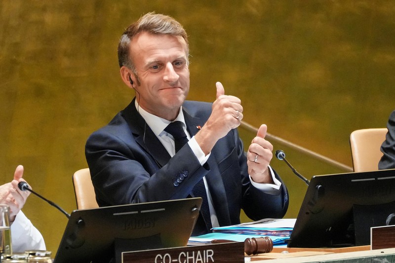 Presiden Prancis Emmanuel Macron berpidato di hadapan delegasi selama pertemuan tingkat tinggi para kepala negara mengenai solusi dua negara antara Israel dan Palestina di markas besar Perserikatan Bangsa-Bangsa di New York City, AS, 22 September 2025. Presiden Prancis Emmanuel Macron berpidato di hadapan delegasi selama pertemuan tingkat tinggi para kepala negara mengenai solusi dua negara antara Israel dan Palestina di markas besar Perserikatan Bangsa-Bangsa di New York City, AS, 22 September 2025. (REUTERS/Eduardo Munoz)