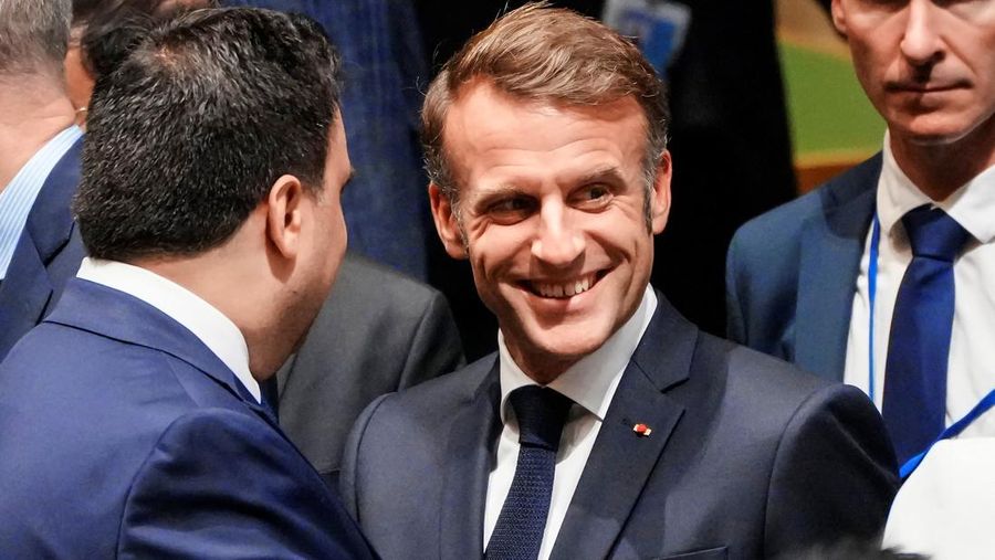 Presiden Prancis Emmanuel Macron berpidato di hadapan delegasi selama pertemuan tingkat tinggi para kepala negara mengenai solusi dua negara antara Israel dan Palestina di markas besar Perserikatan Bangsa-Bangsa di New York City, AS, 22 September 2025. Presiden Prancis Emmanuel Macron berpidato di hadapan delegasi selama pertemuan tingkat tinggi para kepala negara mengenai solusi dua negara antara Israel dan Palestina di markas besar Perserikatan Bangsa-Bangsa di New York City, AS, 22 September 2025. (REUTERS/Eduardo Munoz)