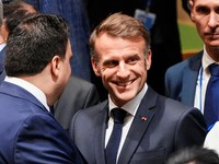 Kocak, Detik-Detik Macron Kena 