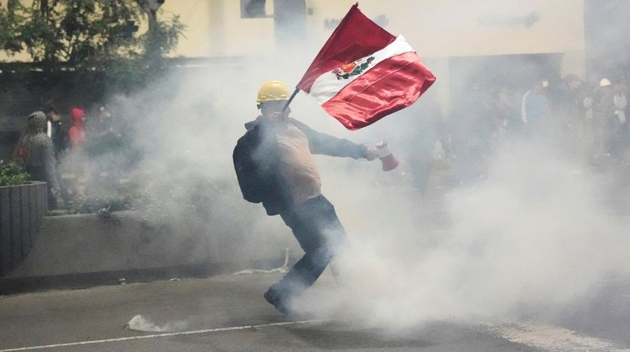 Ratusan warga Gen Z Peru kembali turun ke jalan berdemo memprotes praktik korupsi, kejahatan kelompok kriminal Ratusan warga Gen Z Peru kembali turun ke jalan berdemo memprotes praktik korupsi, kejahatan kelompok kriminal