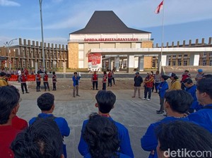 Mahasiswa Tuntut Tunjangan Fantastis DPRD Banyumas Dipotong