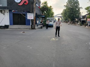 Truk Terobos Lampu Merah Tabrak Pemotor di Blitar hingga Tewas